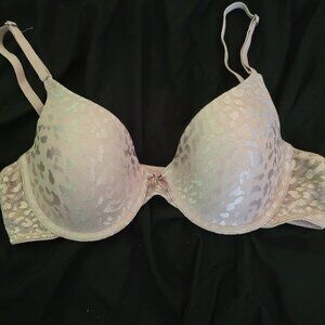 Adjustible bra with underwire